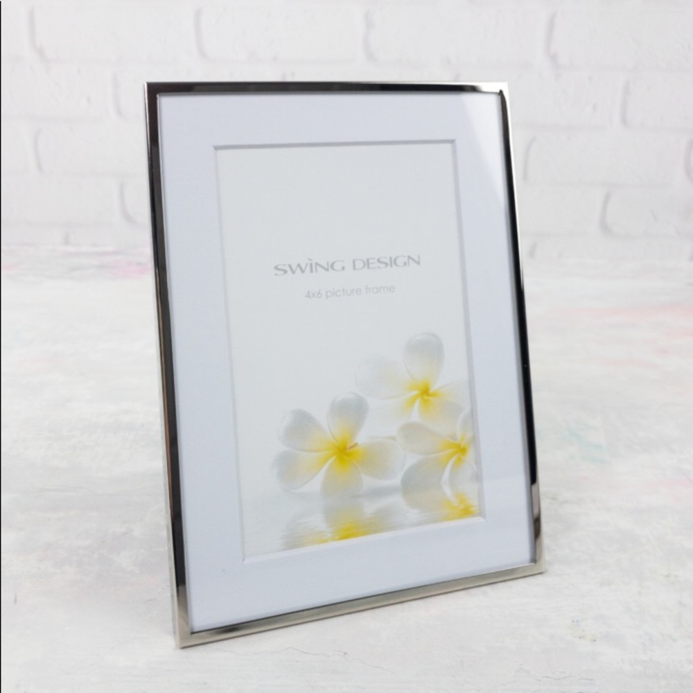🆕 Swing Design “Essex” 4x6 matted photo frame
